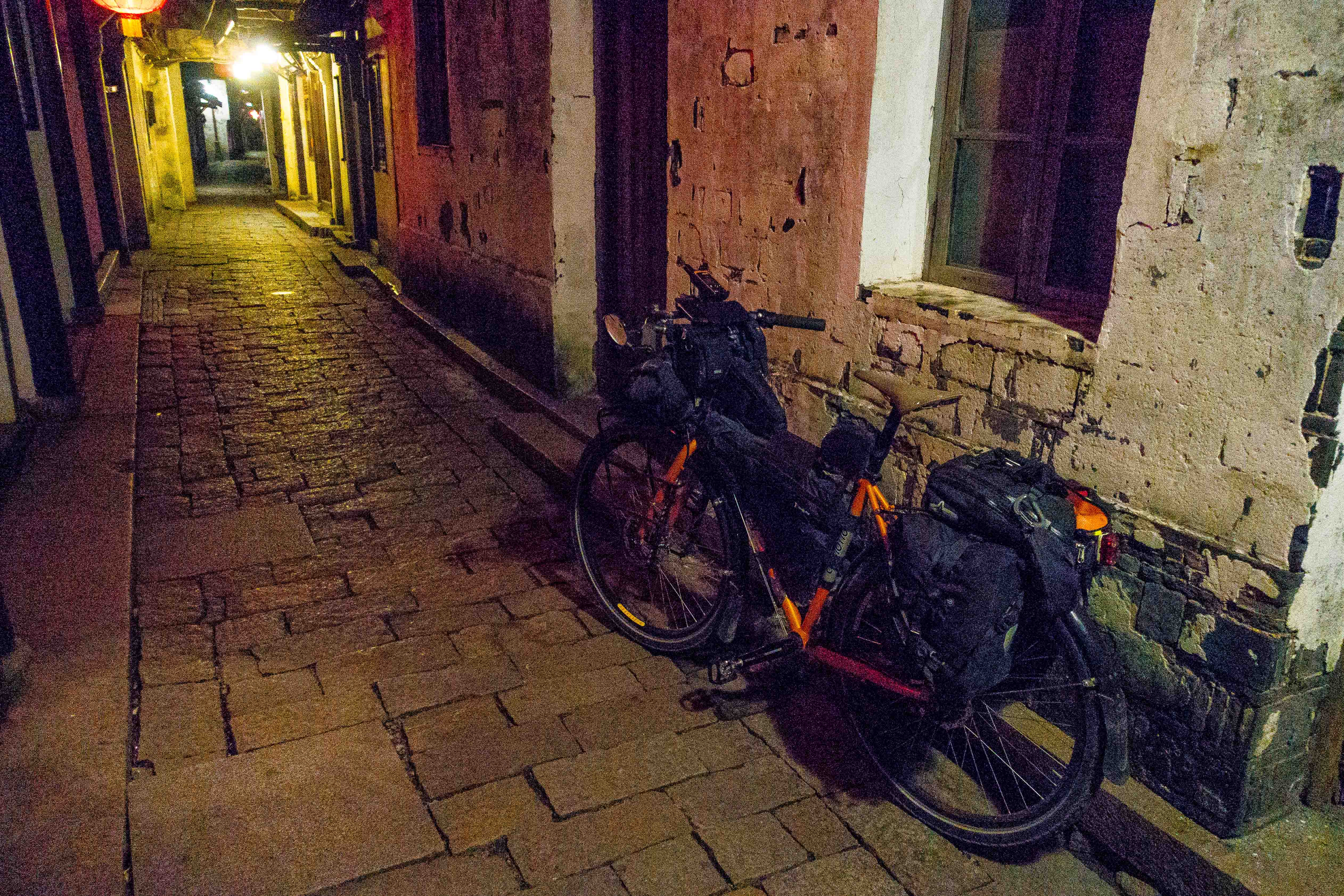 Zhouzhuang "Venice Of The East" - Johnny Isaak | Adventure Cyclist